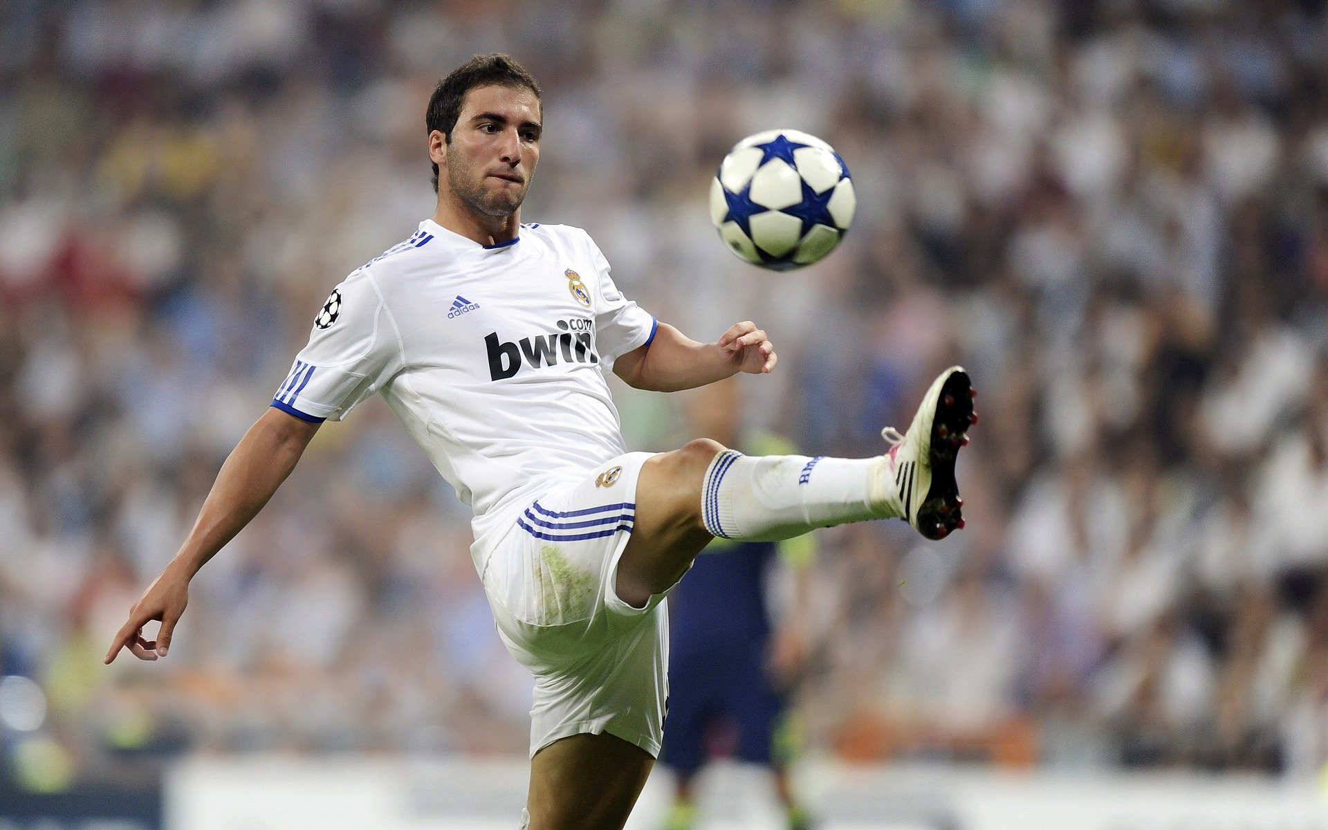 开云官网在线-_体育科技创新：智能装备助力运动员突破_，智能化体育器材