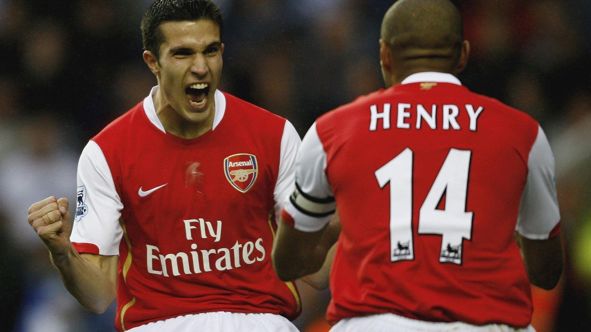 英超裁判采用最新技术，判罚更精准，2021赛季英超裁判